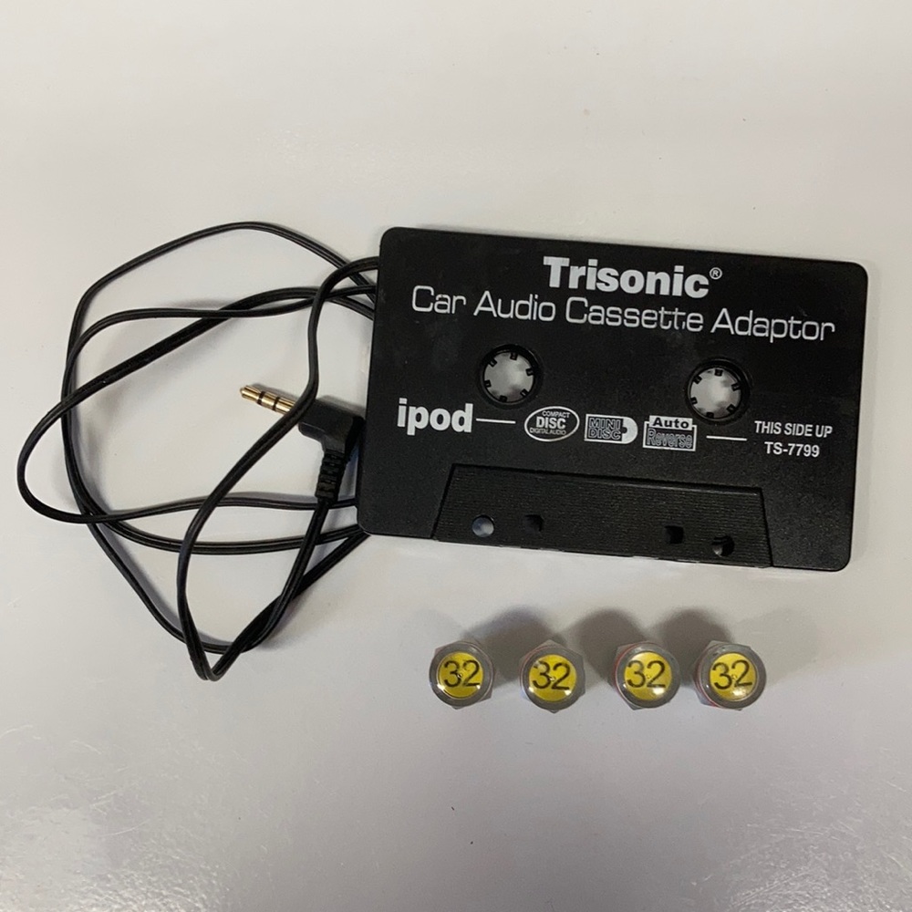 ⚜️IPod Adaptor and Tire Pressure Valve Caps Bundle